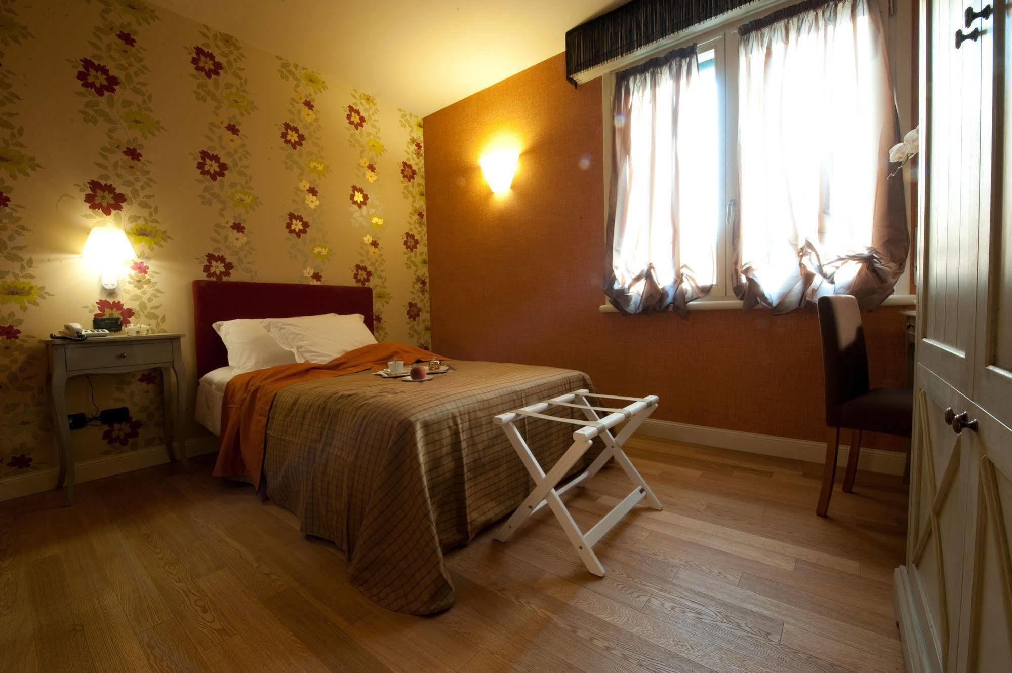 Hotel Locanda Stendhal Colorno Buitenkant foto